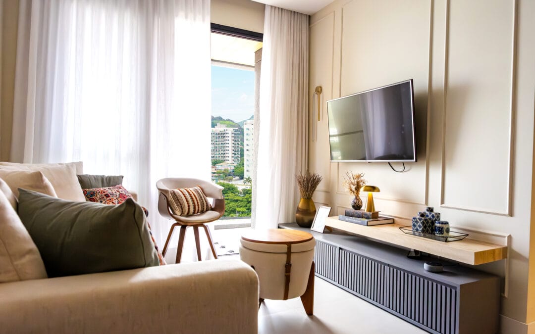 Truque que transforma qualquer parede sem obra: rodapé de EVA + tinta